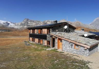 An Autonomous Refuge in the Sun Trip