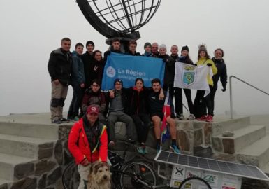 Des élèves de lycée au Cap Nord à vélo solaire
